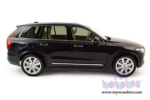 Motor City Classics - Volvo XC90 Hard Top (2016, 1/18 scale diecast model car, Black) 88190