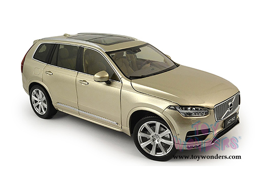 Motor City Classics - Volvo XC90 Hard Top (2015, 1/18 scale diecast model car, Sand) 88191