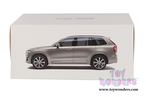 Motor City Classics - Volvo XC90 Hard Top (2015, 1/18 scale diecast model car, Sand) 88191
