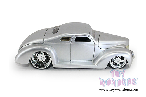 Jada Toys D-Rods - Ford Coupe (1940, 1/24 scale diecast model car, Asstd.) 90281LD