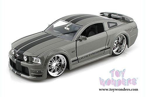 Jada Toys Bigtime Muscle - Ford Mustang GT Hard Top (2006, 1/24 scale diecast model car, Asstd.) 90659
