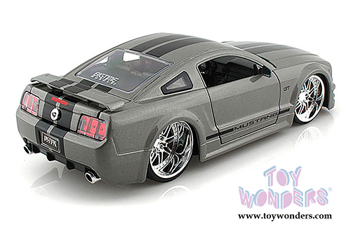 Jada Toys Bigtime Muscle - Ford Mustang GT Hard Top (2006, 1/24 scale diecast model car, Asstd.) 90659