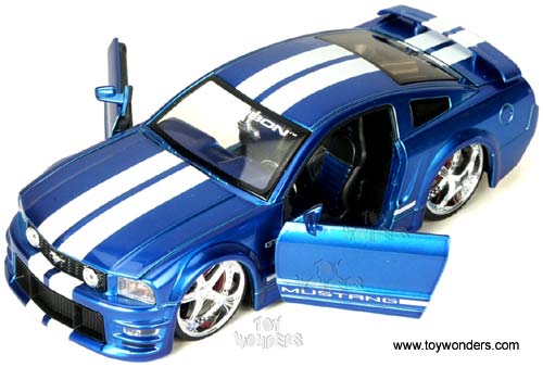 BIGTIME Muscle - Ford Mustang GT (2005, 1:24, Asstd.) 90661
