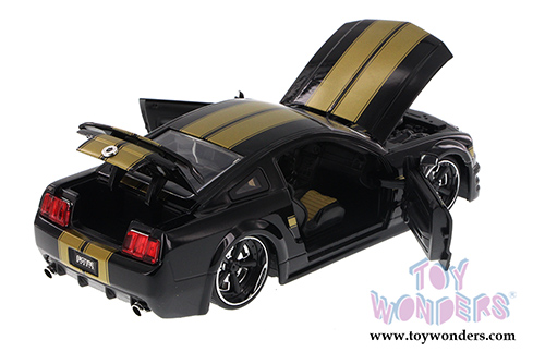Jada Toys Bigtime Muscle - Ford Mustang GT Hard Top (2006, 1/24 scale diecast model car, Asstd.) 90661YV