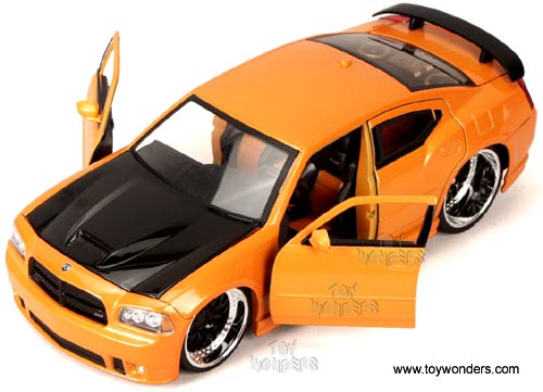 Jada Toys Bigtime Muscle - Dodge Charger SRT8 (2006, 1/24 scale diecast model car, Asstd.) 90798LP