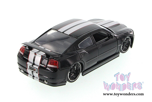 Jada Toys Bigtime Muscle - Dodge Charger SRT8 Hardtop (2006, 1/24 scale diecast model car, Asstd.) 90798YV