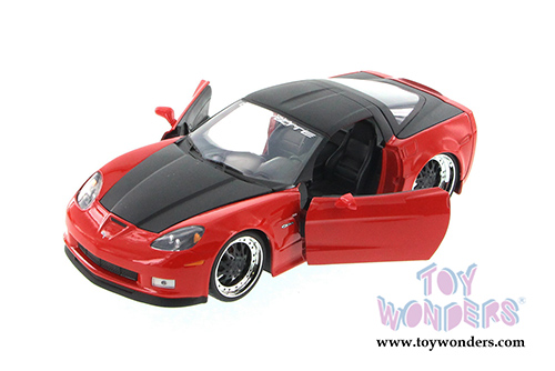 Jada Toys Bigtime Muscle - Chevy Corvette Z06 Hardtop (2006, 1/24 scale diecast model car, Asstd.) 91184YU