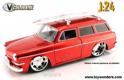 Jada Toys VDUBS - Volkswagen Variant Squareback w/ Surfboard (1965, 1/24 scale diecast model car, Asstd.) 91427QJ