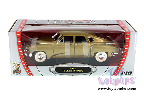 Yatming - Tucker Torpedo Hard Top (1948, 1/18 scale diecast model car, Gold) 92268G/12