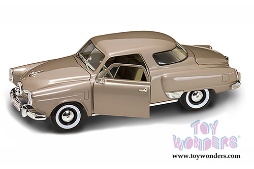 Lucky Road Signature - Studebaker Champion Hard Top (1950, 1/18 scale diecast model car, Tan) 92478TN