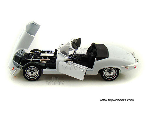 Yatming - Jaguar E-Type Convertible (1971, 1/18 scale diecast model car, White) 92608
