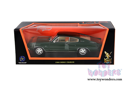 Lucky Road Signature - Dodge Charger Hard Top (1966, 1/18 scale diecast model car, Green) 92638GN/12