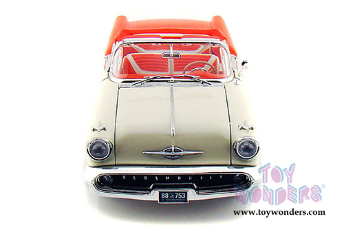 Lucky Road Signature - Oldsmobile Super 88 Convertible (1957, 1/18 scale diecast model car, Orange & Beige) 92758OR/12