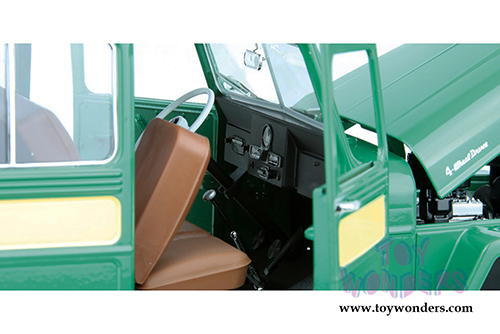 Lucky Road Signature - Willys Jeep Station Wagon (1955, 1/18 scale diecast model car, Green) 92858GN