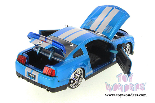 Jada Toys Bigtime Muscle - Ford Shelby GT500KR Hardtop (2008, 1/-24 scale diecast model car,  Asstd.) 96729XW