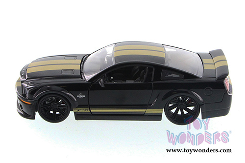 Jada Toys Bigtime Muscle - Ford Shelby GT500KR Hardtop (2008, 1/-24 scale diecast model car,  Asstd.) 96729XW