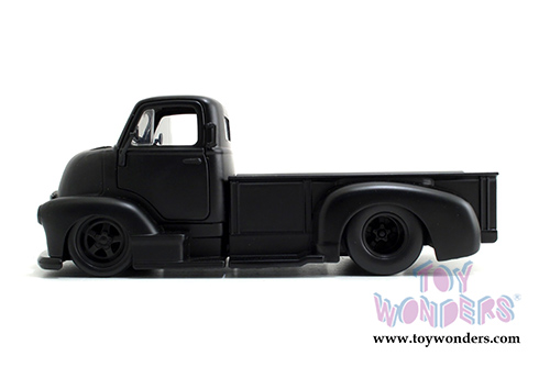 Jada Toys Just Trucks - 1952 Chevy Coe Pickup (1952, 1/24 scale diecast model car, Asstd.) 97046