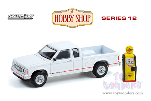 Greenlight - The Hobby Shop Series 12 | GMC&reg; Sonoma ST Pickup Truck and Vintage "Pennzoil" Gas Pump (1991, 1/64 scale diecast model car, White) 97120D/48