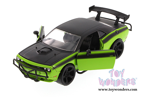 Jada Toys Fast & Furious - Letty's Dodge Challenger SRT8 Off Road Hard Top (1970, 1/32 scale diecast model car, Green with Black) 97140