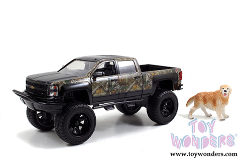 Jada Toys Realtree - Chevy&reg; - Silverado&trade; Off Road with dog (2014, 1/24 scale diecast model car, Green camouflage) 97144