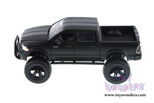 Jada Toys Just Trucks - 2014 Dodge Ram 1500 Pick-up (2014, 1/24 scale diecast model car, Asstd.) 97473