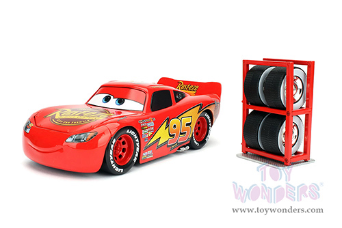Jada Toys - Hollywood Rides | Lightning McQueen #95 Red with Extra Wheels Disney & Pixar "Cars" Movie (1/24, diecast model car, Red) 97751