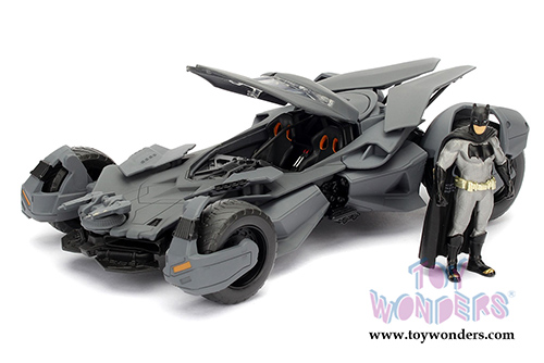 Jada Toys - Metals Die Cast | Batman vs Superman&trade; Batmobile&trade; & Batman&trade; figure (1/24, diecast model car, Black) 98034