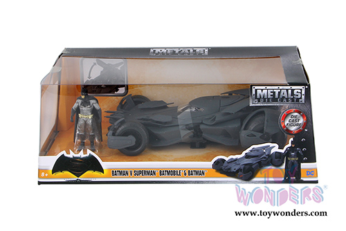 Jada Toys - Metals Die Cast | Batman vs Superman&trade; Batmobile&trade; & Batman&trade; figure (1/24, diecast model car, Black) 98034