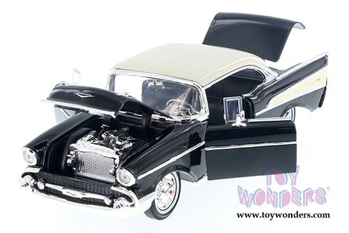 Jada Toys Showroom Floor - Chevy Bel Air&reg; Hardtop (1957, 1/24 scale diecast model car, Asstd.) 98894D