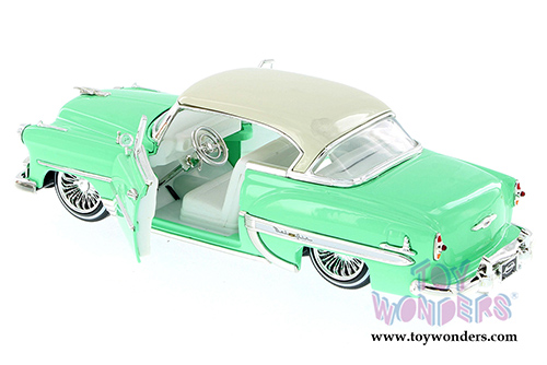 Jada Toys Street Low - Chevy Bel Air&reg; Hardtop (1953, 1/24 scale diecast model car, Asstd.) 98918D