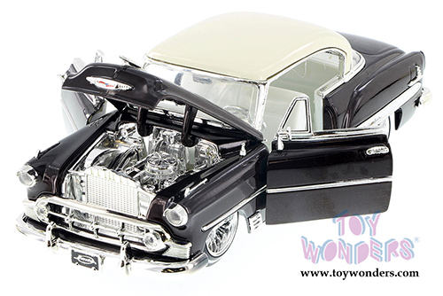 Jada Toys Street Low - Chevy Bel Air&reg; Hardtop (1953, 1/24 scale diecast model car, Asstd.) 98918D