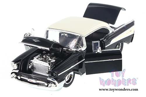 Jada Toys - Metals Die Cast | Bigtime Muscles Chevy&reg; Bel Air&reg; Hard Top (1957, 1/24 scale diecast model car, Asstd.) 98945D