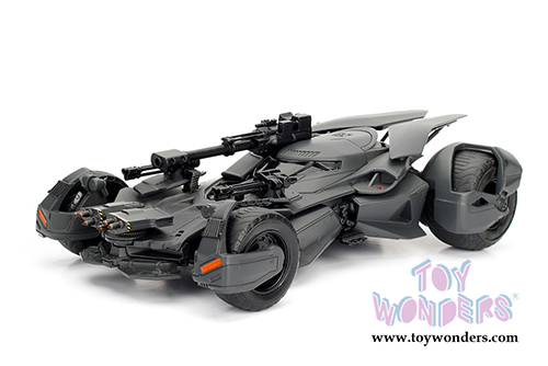 Jada Toys - Metals Die Cast | 2017 Justice League™ Batmobile™ with Batman™ figure (1/24, diecast model car, Black) 99314