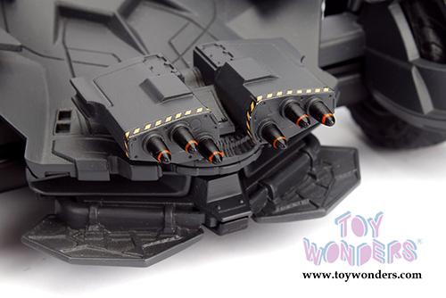 Jada Toys - Metals Die Cast | 2017 Justice League™ Batmobile™ with Batman™ figure (1/24, diecast model car, Black) 99314