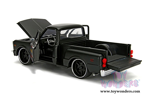 Jada Toys - Metals Die Cast Just Trucks | Chevrolet&reg; C10 Stepside Pickup "Garage Nuts" (1969, 1/24 scale diecast model car, Asstd.) 99400DP1