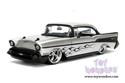 Jada Toys - Metals Die Cast | Bigtime Kustoms Chevy&reg; Bel Air&reg; Hardtop (1957, 1/24 scale diecast model car, Asstd.) 99965WA1