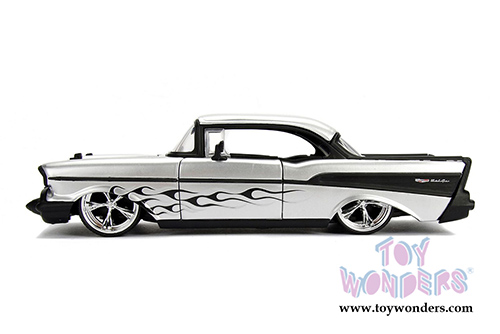 Jada Toys - Metals Die Cast | Bigtime Kustoms Chevy&reg; Bel Air&reg; Hardtop (1957, 1/24 scale diecast model car, Asstd.) 99965WA1