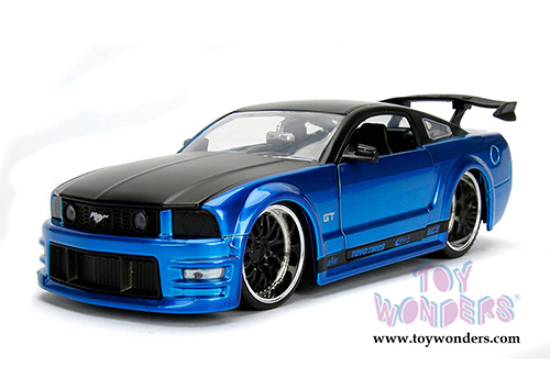 Jada Toys - Metals Die Cast | Big Time Muscle Ford Mustang GT Hardtop (2006, 1/24 scale diecast model car, Asstd.) 99979DP1