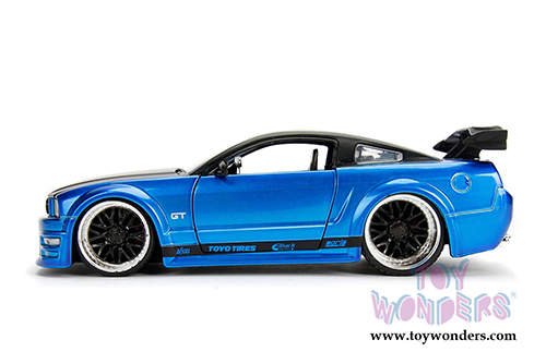 Jada Toys - Metals Die Cast | Big Time Muscle Ford Mustang GT Hardtop (2006, 1/24 scale diecast model car, Asstd.) 99979DP1