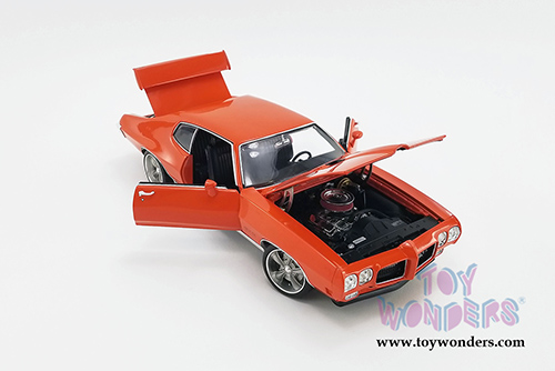 Acme - Pontiac&reg; GTO Street Fighter "The Prosecutor" Hardtop (1970, 1/18 scale diecast model car, Carousel Red) A1801214