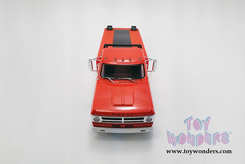 Acme - Dodge D-300 Ramp Truck (1970, 1/18 scale diecast model car, Burnt Orange) A1801900