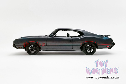 Acme - Oldsmobile&reg; 442 W30 Street Fighter Hardtop (1970, 1/18 scale diecast model car, Granite Gray) A1805617