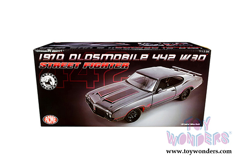 Acme - Oldsmobile&reg; 442 W30 Street Fighter Hardtop (1970, 1/18 scale diecast model car, Granite Gray) A1805617