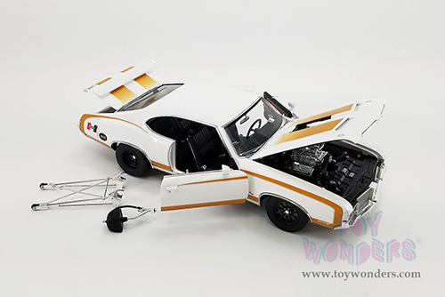 Acme Drag Outlaws - Oldsmobile 442 Hurst (1972, 1/18 scale diecast model car, White/Gold) A1805620