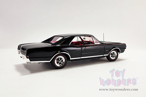 Acme - Oldsmobile 442 W-30 Hardtop (1967, 1/18 scale diecast model car, Ebony Black) A1805622