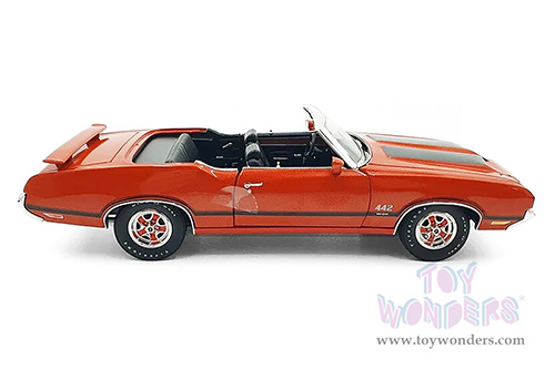 Acme - Oldsmobile 442 W-30 Convertible (1972, 1/18 scale diecast model car, Flame Orange/Black Stripes) A1805624