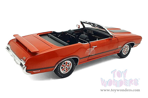 Acme - Oldsmobile 442 W-30 Convertible (1972, 1/18 scale diecast model car, Flame Orange/Black Stripes) A1805624