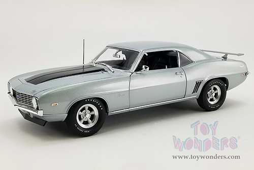 Acme - Chevrolet® Copo Camaro® Built by Dick Harrell (1969, 1/18 scale diecast model car, Cortez Silver/Black Stripe) A1805725