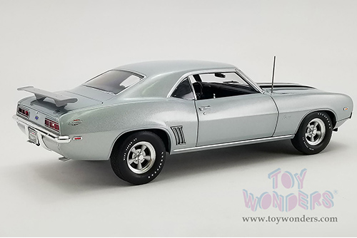 Acme - Chevrolet® Copo Camaro® Built by Dick Harrell (1969, 1/18 scale diecast model car, Cortez Silver/Black Stripe) A1805725