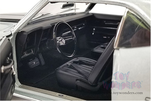 Acme - Chevrolet® Copo Camaro® Built by Dick Harrell (1969, 1/18 scale diecast model car, Cortez Silver/Black Stripe) A1805725